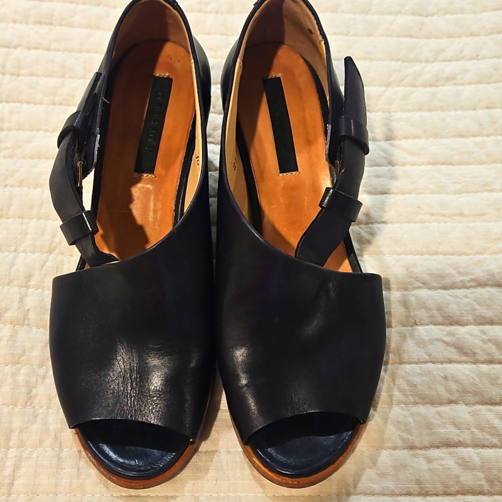 Neosens European Leather Adjustable Buckle Women’s Sandal Size 38 7.5